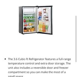MAGIC CHEF 3.6 cf Mini Refrigerator