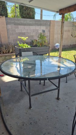 Outdoor craft table