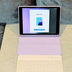 APPLE iPAD 9TH GENERATION WITH SILICONE CASE & MAGNETIC WIRELESS KEYBOARD INCLUDES LIGHTNING USB CORD