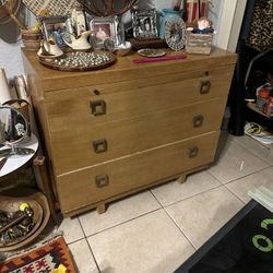 Vintage Dresser With Mirrow N Tray 