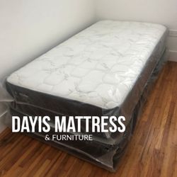 Twin Size Mattress and Box Spring 🔴