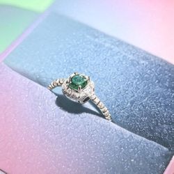 Stunning VVS1 Green Moissanite Halo Ring – Adjustable, 925 Sterling Silver – Brand New Beauty