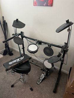 Alesis DM5 electronic drum set