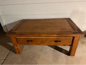Coffee table w / wheels