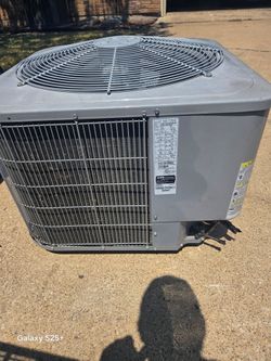 Carrier 3 ton ac Condenser 410a