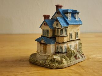VINTAGE 1993 Liberty Falls "Dr. Stevens' Home & Office" Miniature Figurine AH37 - EXCELLENT Condition! $10 OBO!