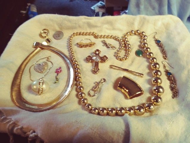 Vintage And Antique Gold Colored Untested Assorted Jewelry Lot