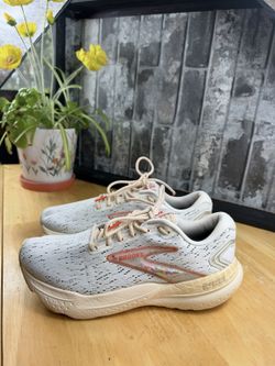 limited-edition Glycerin 21 “Summer Melts” Vanilla Sprinkles.- Women 9