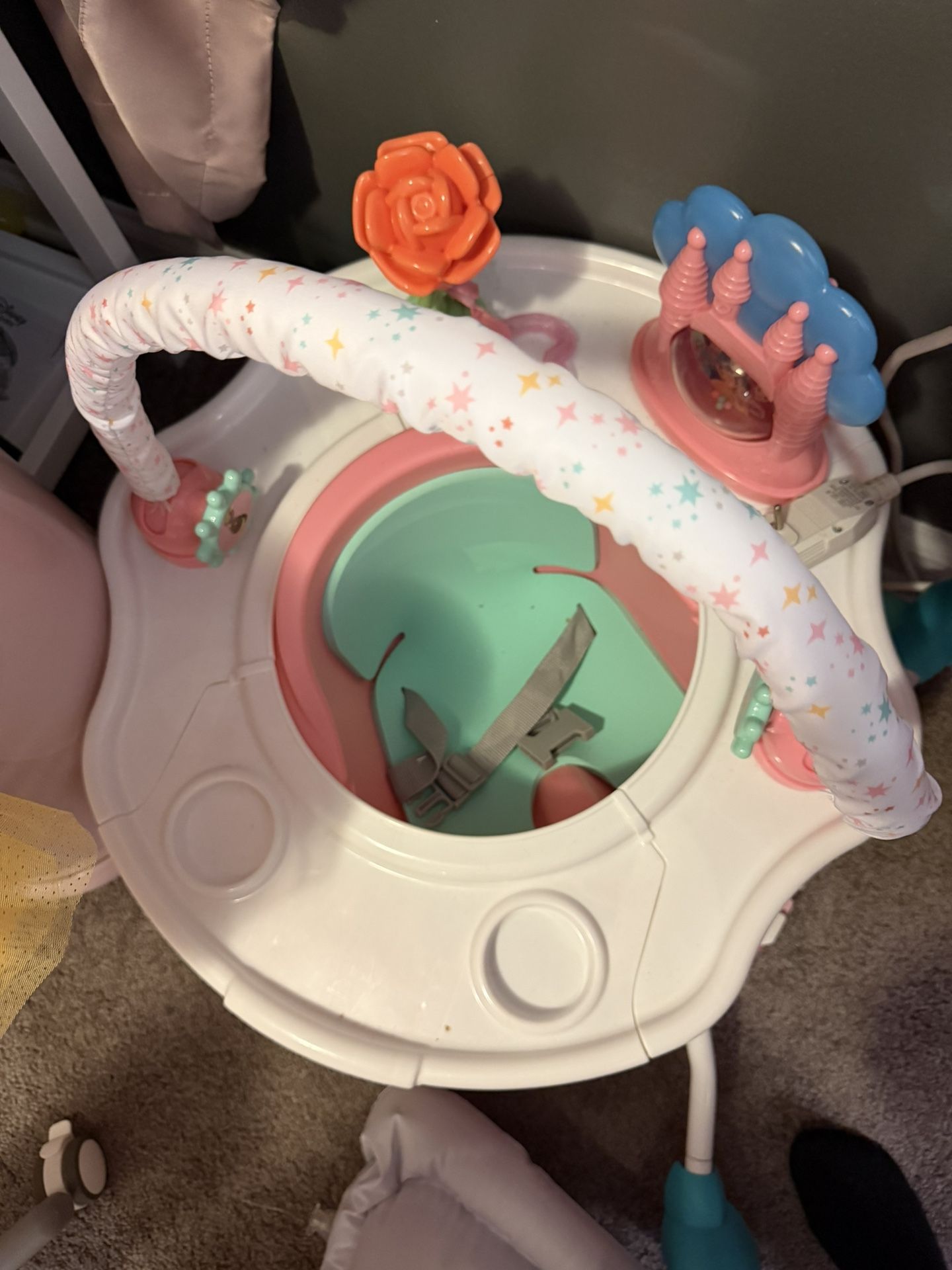  Bright Starts Disney Princess SuperSeat, Fun Baby Seat for Sitting Up, Playtime, and Meals, Ages 4 Months to 4 Years, Pink