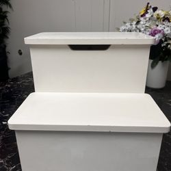 Nice White Kings Brand Furniture Joshua Wooden Stool for Adults and Kids with Storage