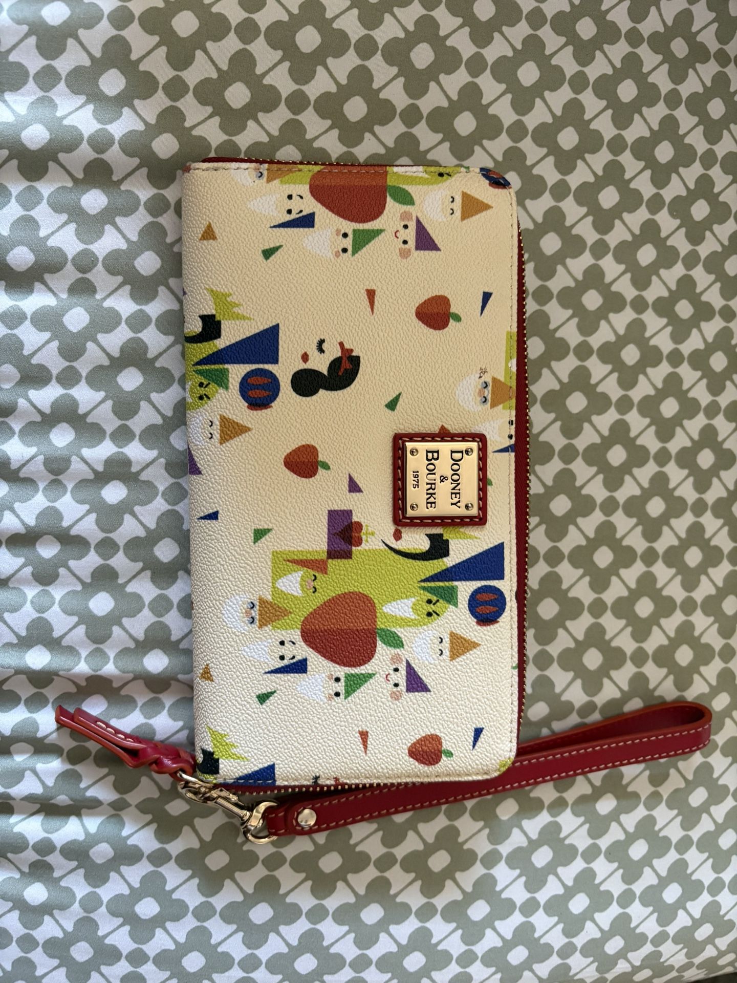 Dooney And Bourke Snowwhite Wallet 
