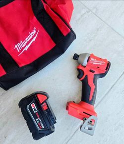 Milwaukee 18V Brushless Compact 3 Speed Impact Driver with 4.0 Battery and Bag