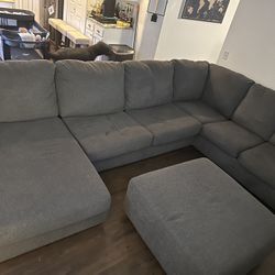 3 Piece Sectional w/ Chaise