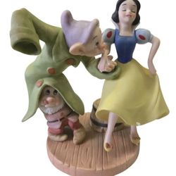 Disney Magic Memories Snow White And Seven Dwarfs Dancing Partners Figurine