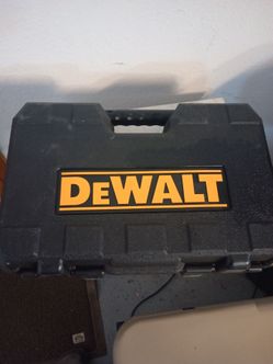 DEWALT 18V 3/8" Right Angle Drill DW960 w/ (1) Battery, Charger and Carrying Case.