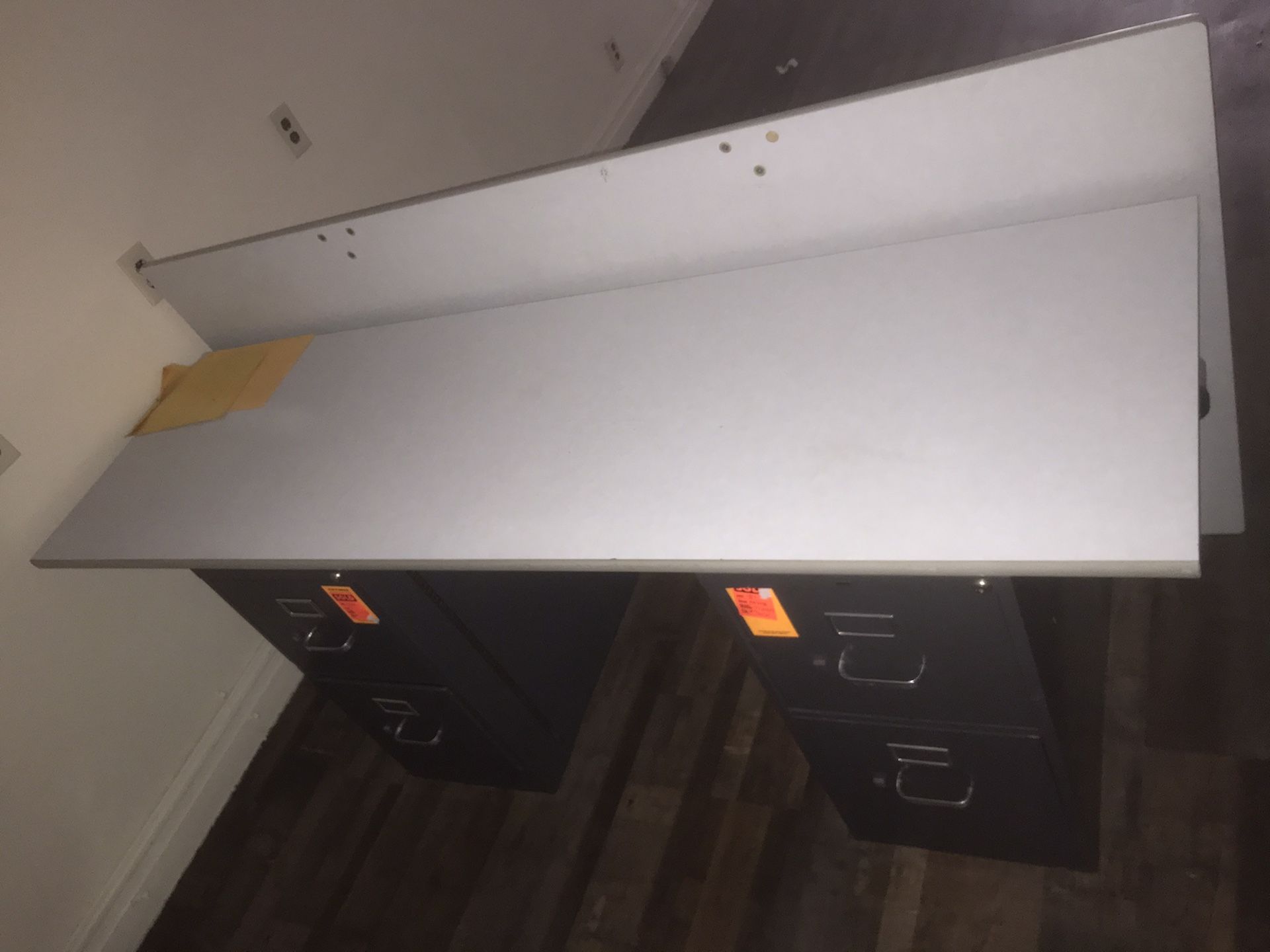 Office desk!!! Free to pick up!!!