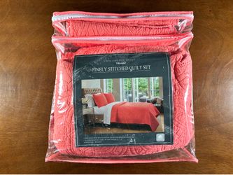 Coral quilt set - full / queen - quilt & 2 pillowcases