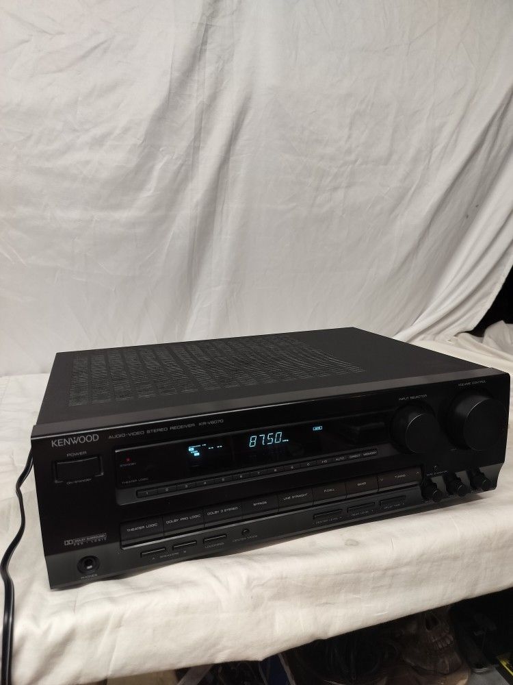 KENWOOD KR-V6070 Stereo Receiver In Excellent Condition And Shape..