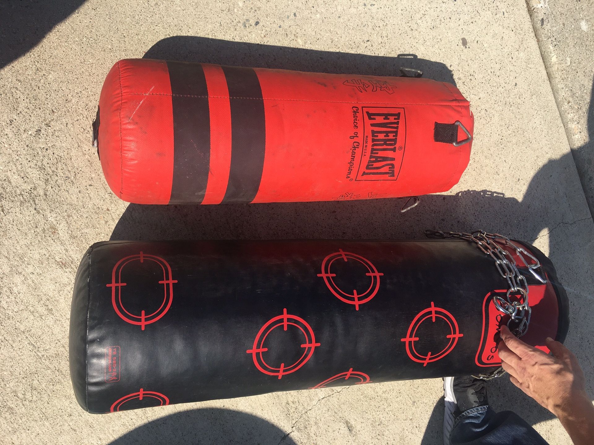 2 heavy boxing / punching bags