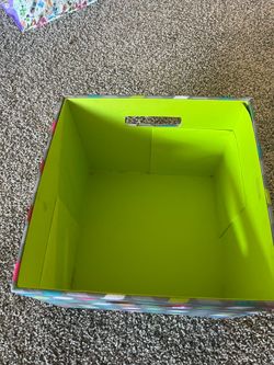 Rubbermaid Storage Bin