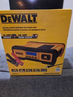 DeWalt 30A Battery Charger with 100A Engine Start