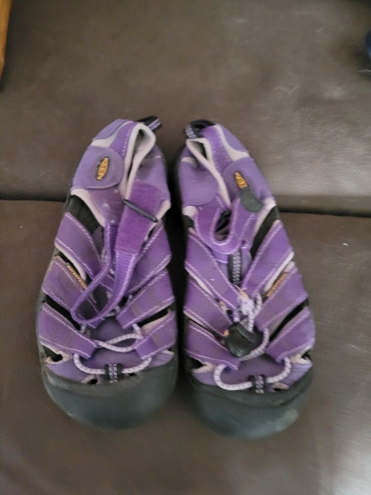 Keen Sandals Size 2