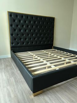King bed frame / cama king black leather