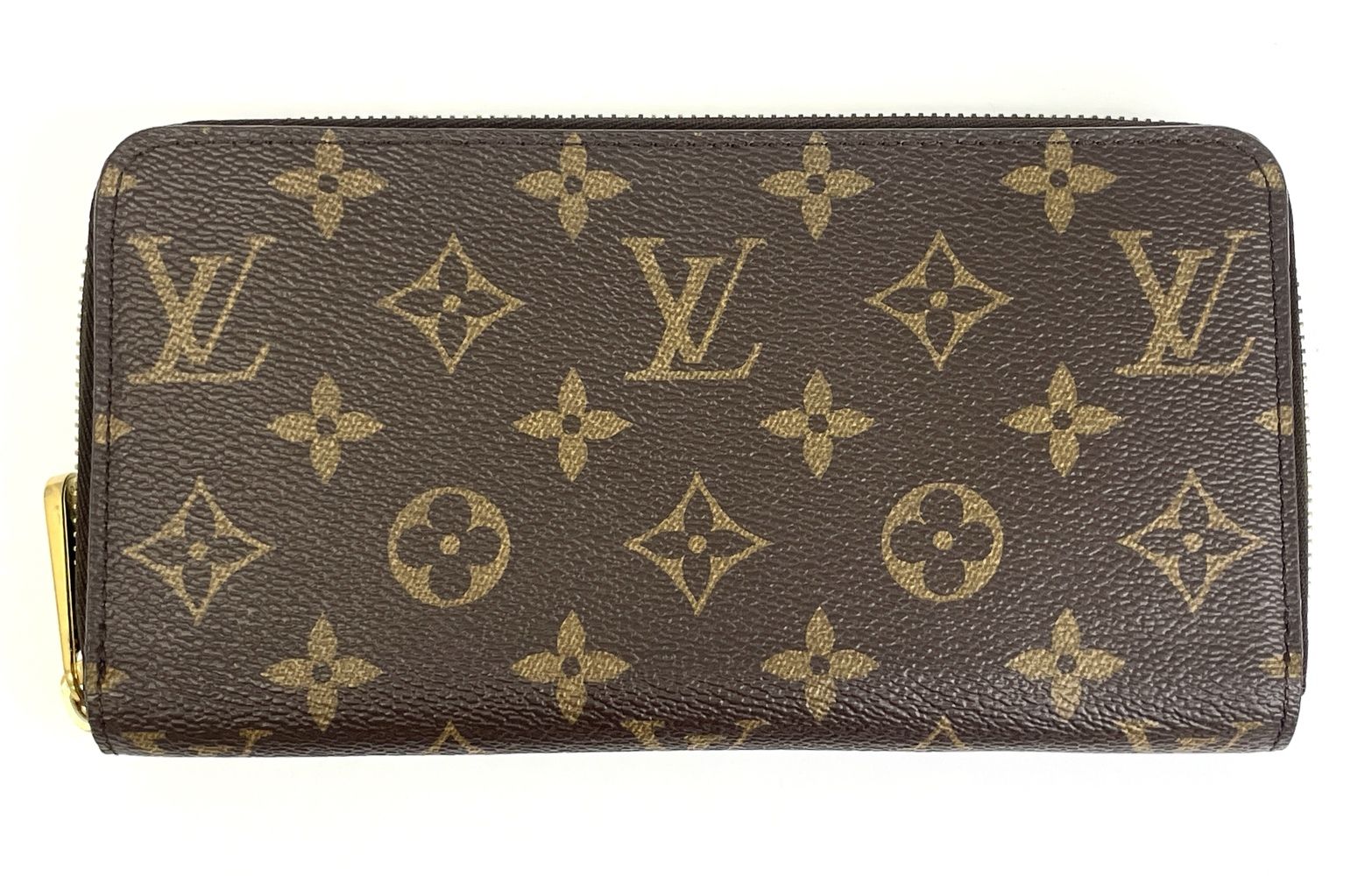 Style Meets Functionality: Louis Vuitton Zippy Organizer Wallet