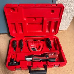 Milwaukee M12 2473-22 Press Tool w/ 3 Jaws 3.0 battery charge & case