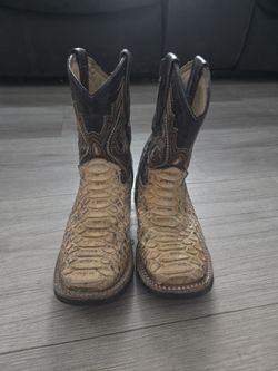 Boots of skin of snake for kids