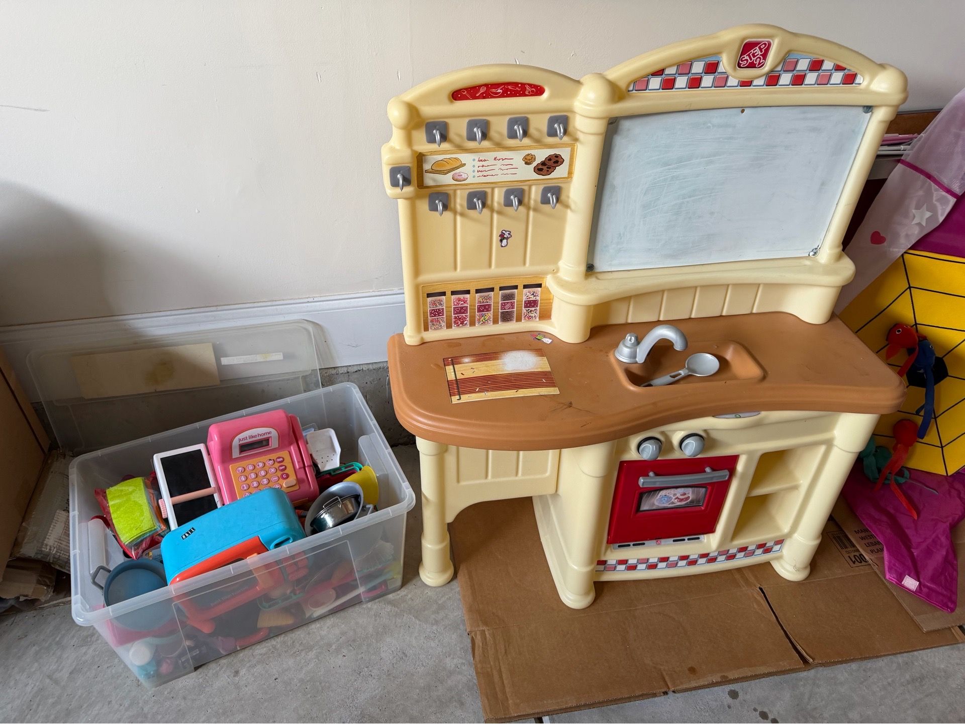 Kid kitchen play set including accessories