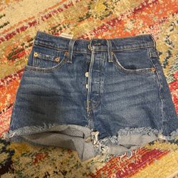 levi’s shorts 
