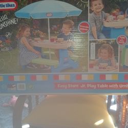 Play table with umbrella