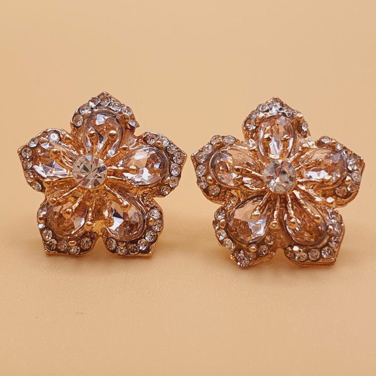 "Crystal Flower Stud Earrings for Women, P1037
 
 