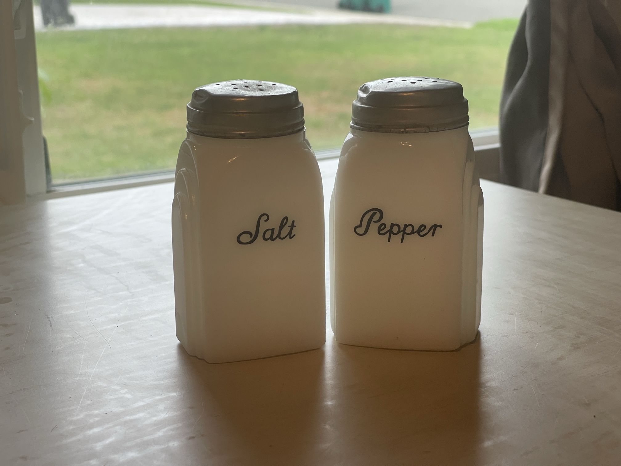 A Cute 10 Inch vintage Electric Wall Clock