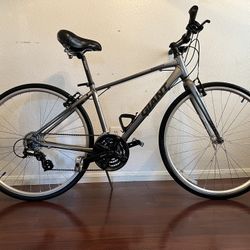 GIANT ROAD BIKE MEDIUM FRAME 