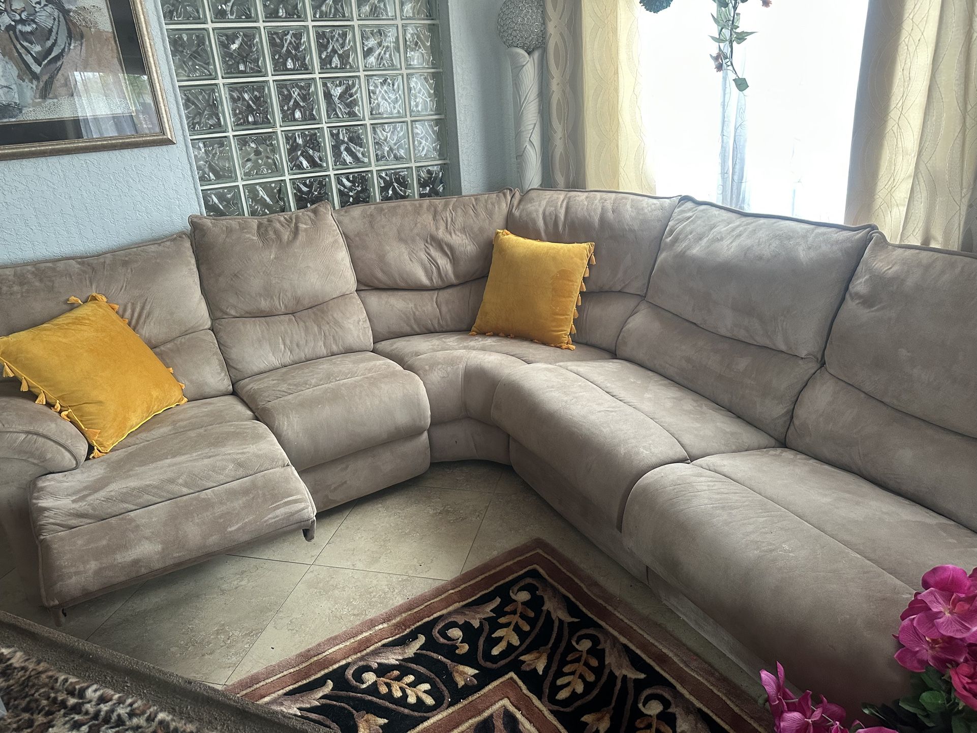 Sectional Couch with a pull out bed in It
