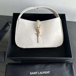 Hobo Bag in Smooth Calfskin