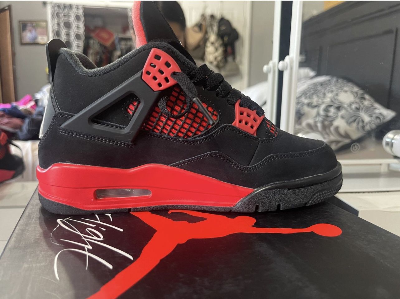 Air Jordan 4 Thunder Red (GS) for Sale in Los Angeles, CA - OfferUp