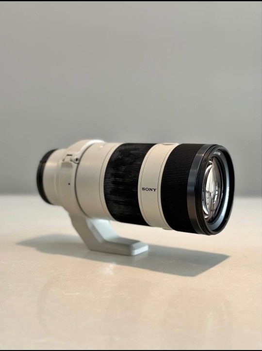 Sony FE 70-200mm F4 OSS
Telephoto Zoom Lens