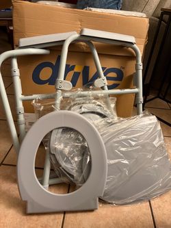 Folding commode