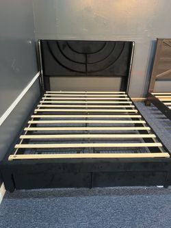 velvet Queen Bed frame，$80
