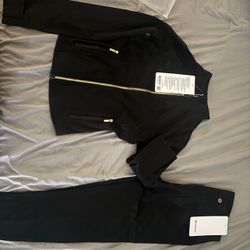 Lulu Lemon gold Zipper 