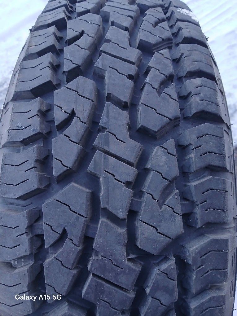 LT 245-75-17 Tire