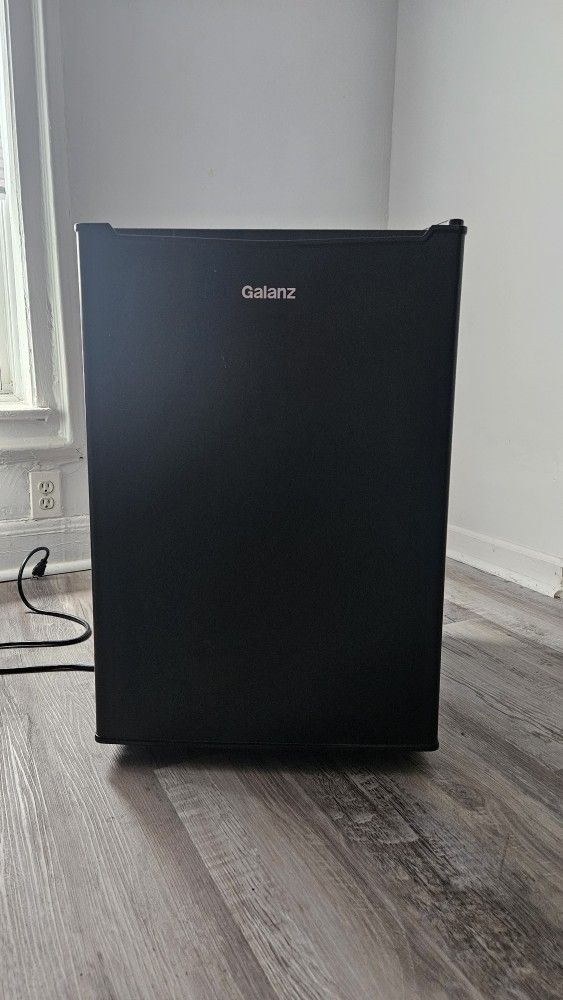 Galanz Mini Fridge