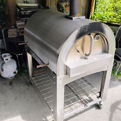 Portable wood fired pizza oven