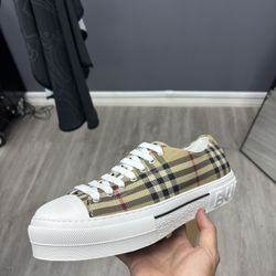 Burberry Low Top shoes