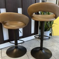 CRESCENT BAR STOOL