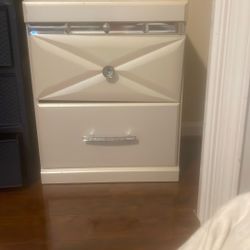 Side, dresser or table