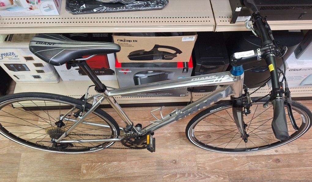 GIANT ESCAPE RX BICYCLE